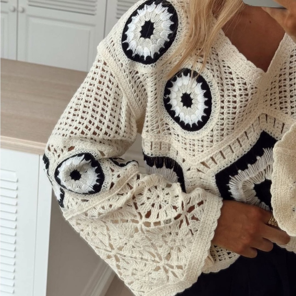 Crochet Blouse with belled sleeves Vintage Inspired - Picture 7 of 8